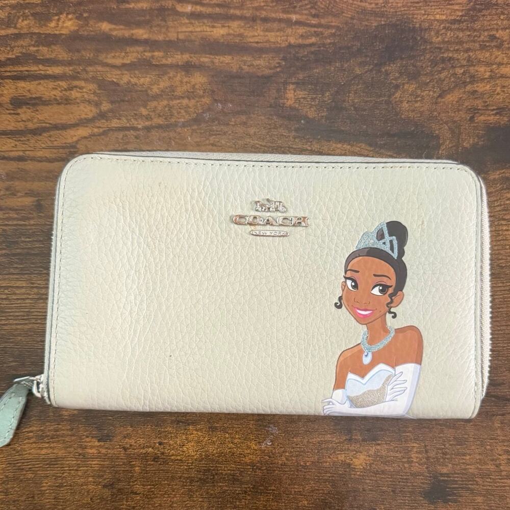 Coach x Disney Princess Tiana Wallet, Limited Edition - Picture 2 of 9
